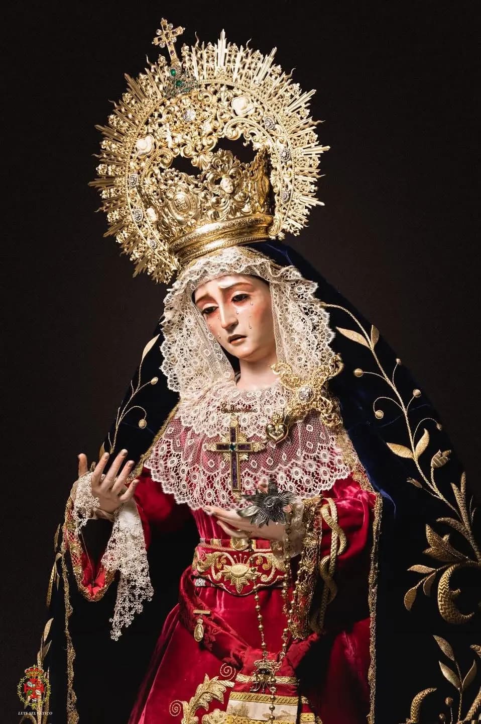 Detalle del rostro, corona y atavío de Nuestra Señora del Subterráneo