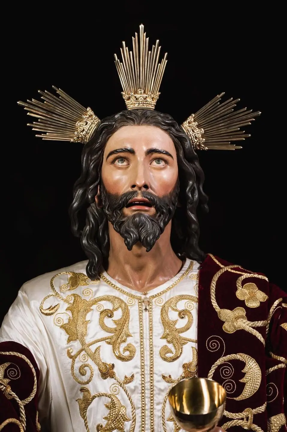 Detalle del rostro, potencias y bordados del Señor de la Sagrada Cena